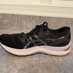 Women’s ASICS 7.5 Gel-Nimbus 23 Shoe
